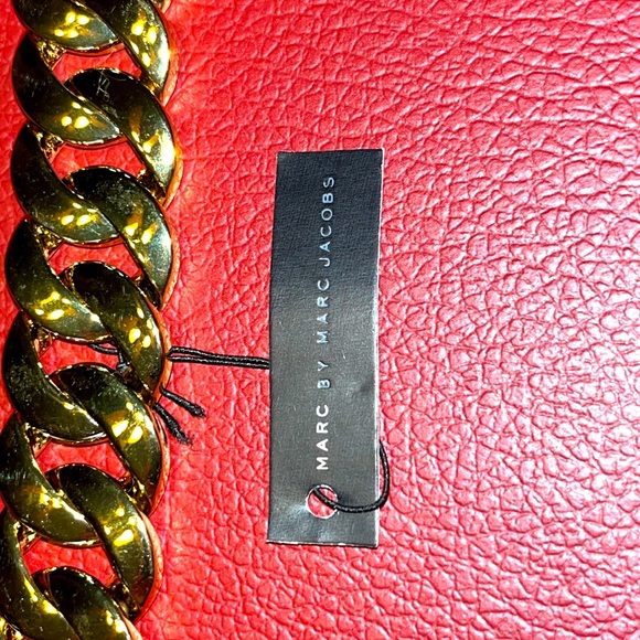 Marc by Marc Jacobs gold tone bracelet with dust bag NWT - Picture 4 of 6